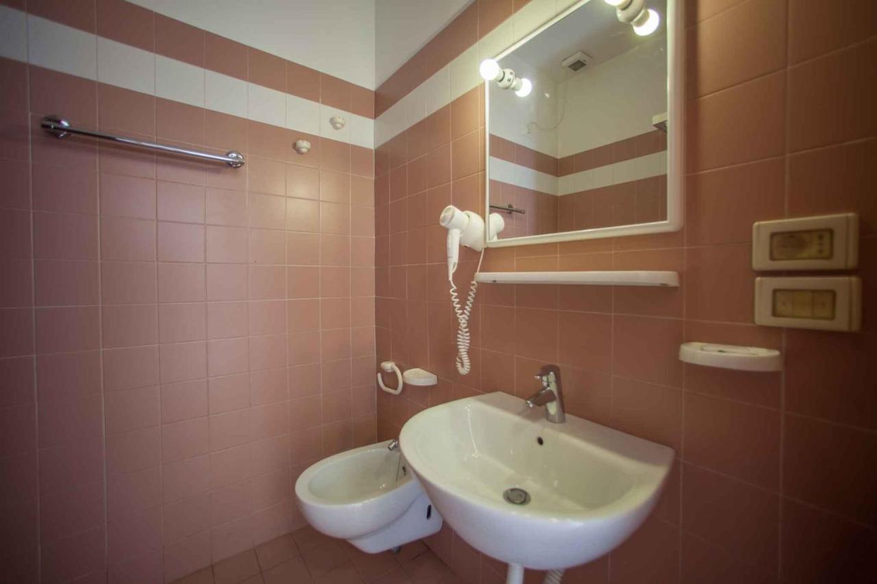 Holiday Homes In Sirmione/Gardasee 22174 Eksteriør billede