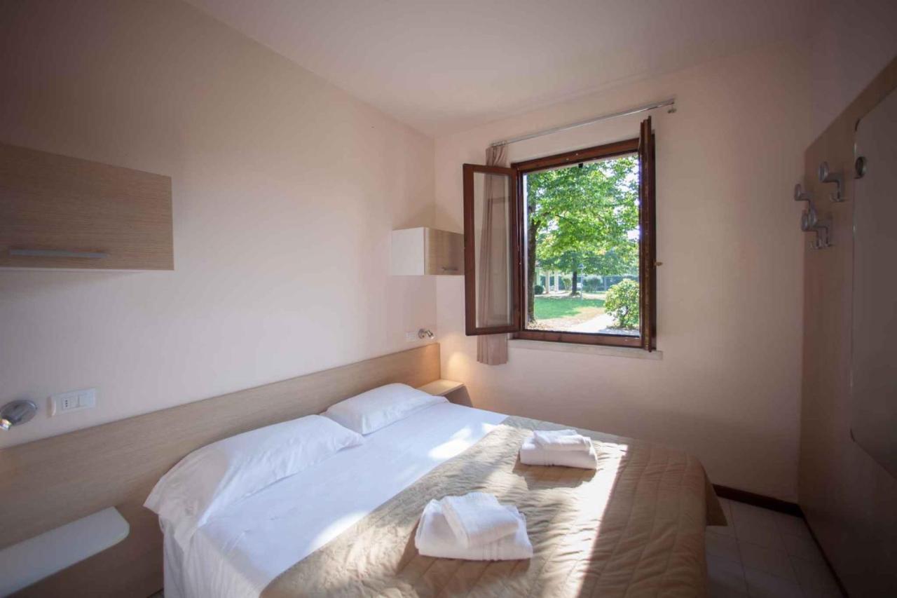 Holiday Homes In Sirmione/Gardasee 22174 Eksteriør billede