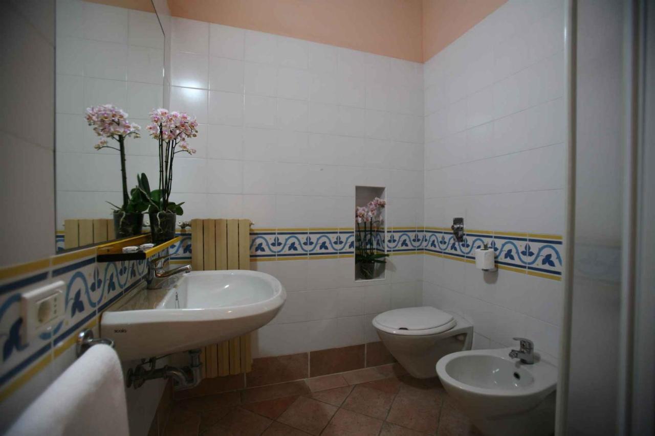 Holiday Homes In Sirmione/Gardasee 22174 Eksteriør billede