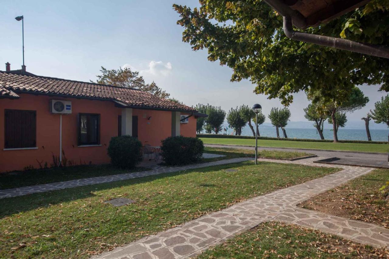 Holiday Homes In Sirmione/Gardasee 22174 Eksteriør billede
