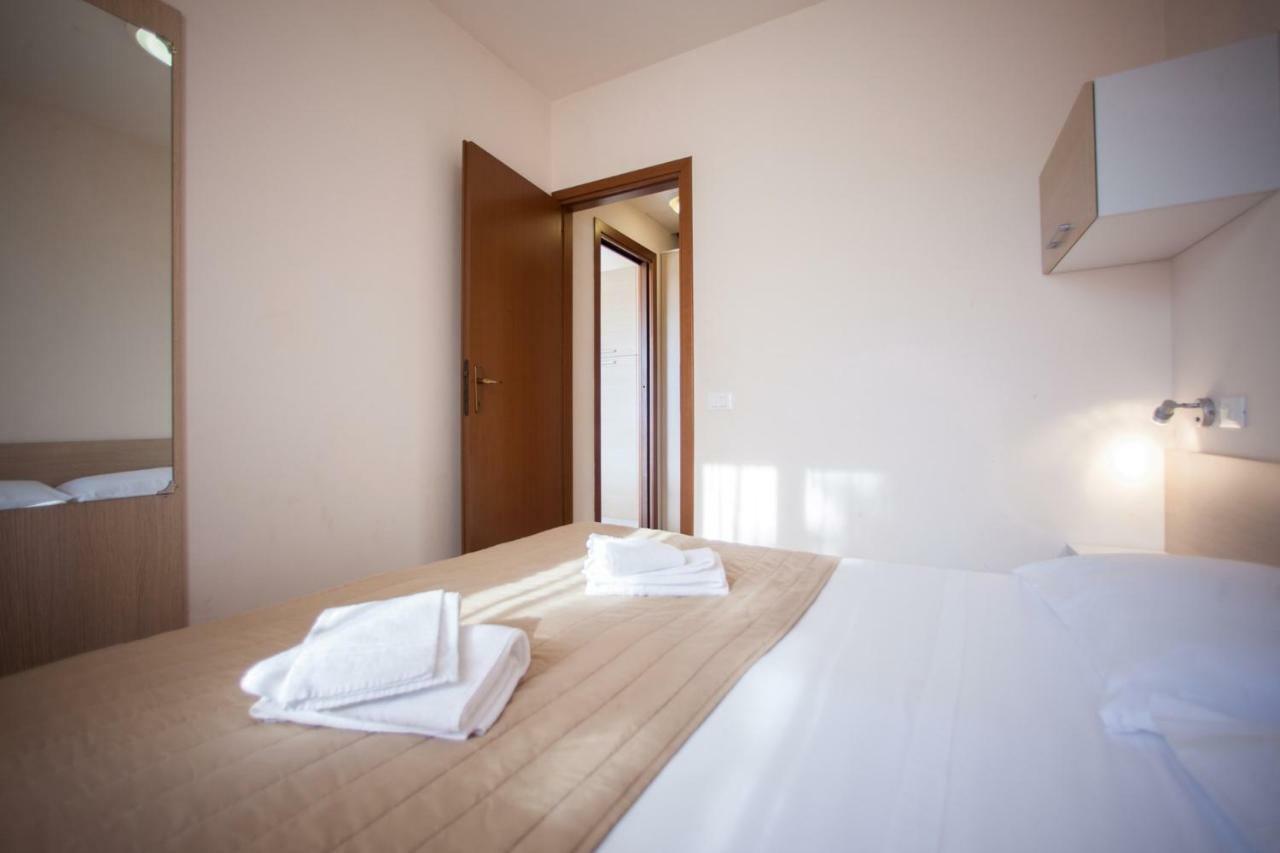 Holiday Homes In Sirmione/Gardasee 22174 Eksteriør billede